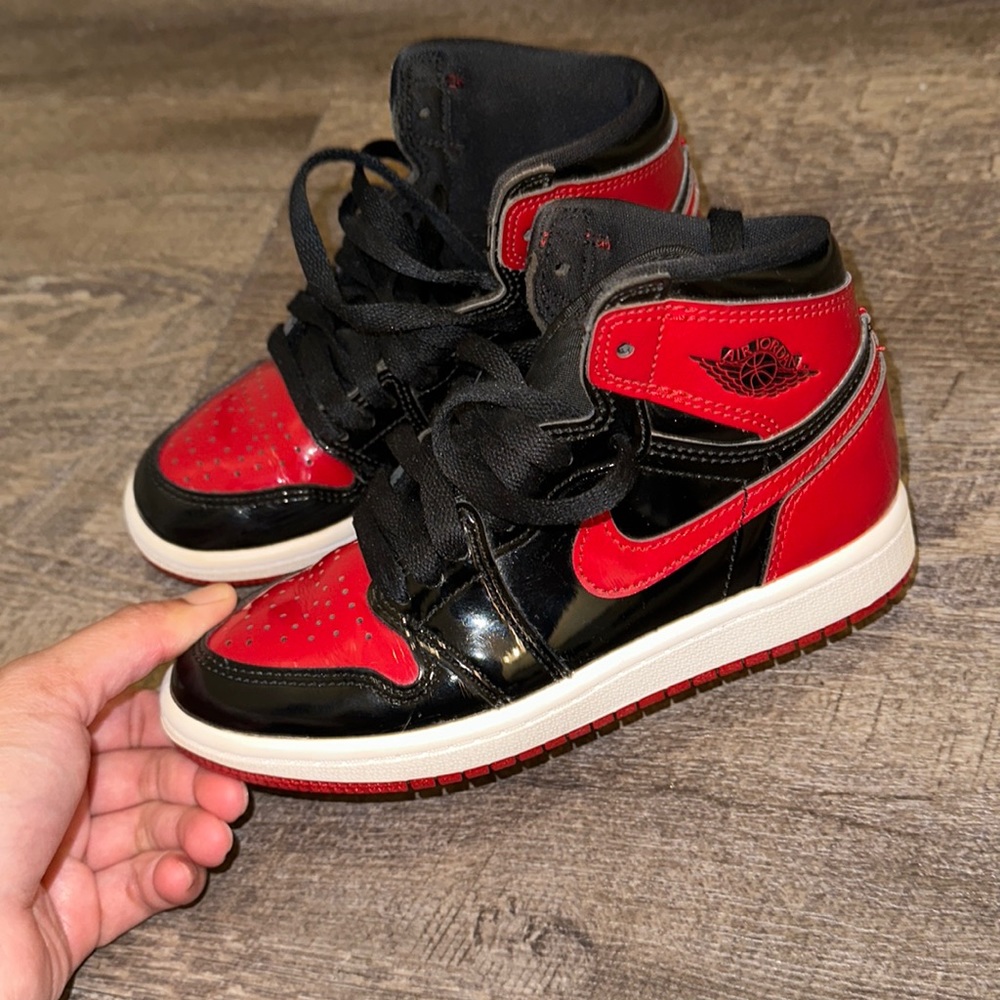 Jordan retro 1 black/ red patent leather